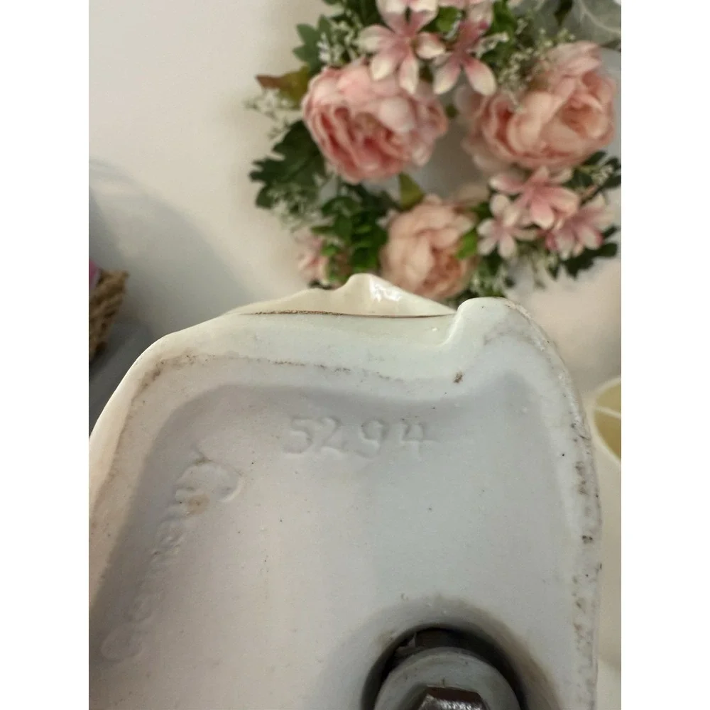 Vintage Victorian Figural Boudoir Lamp 10